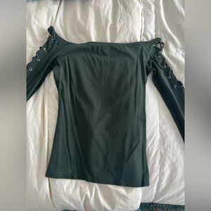 Off the shoulder forest green sleeve top (GUESS)